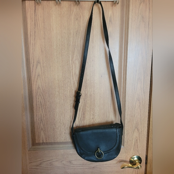 Target- Universal Thread crossbody purse in black - Picture 1 of 9